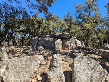Dolmen de la Cova d'en Daina Dolmen de la Cova d'en Daina